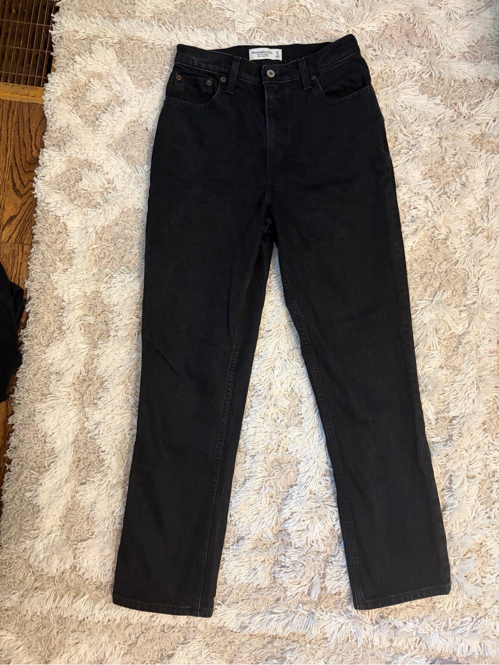 Abercrombie Ultra High-Rise 90s Straight Leg Jeans - Picture 2 of 3
